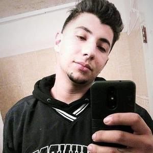 Meet your Posher, Chriss